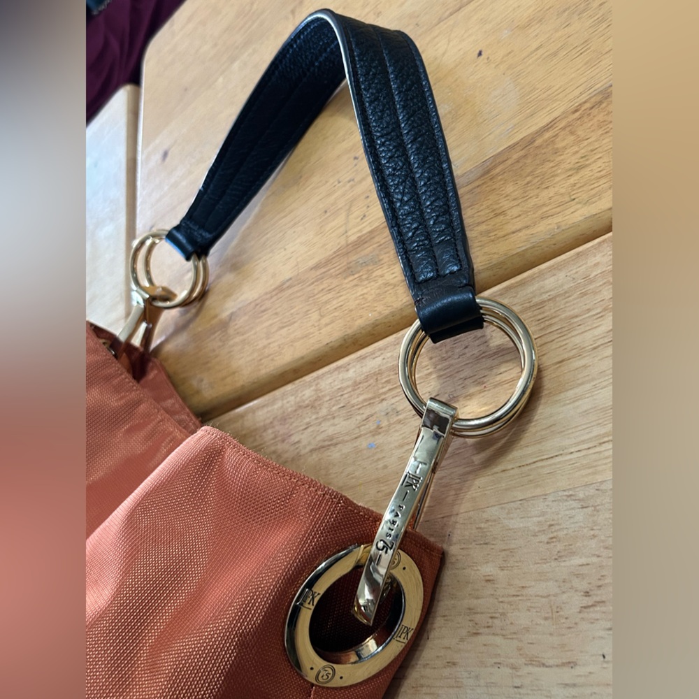 Chic Rust Shoulder Bag with Black Handle - Picture 3 of 7